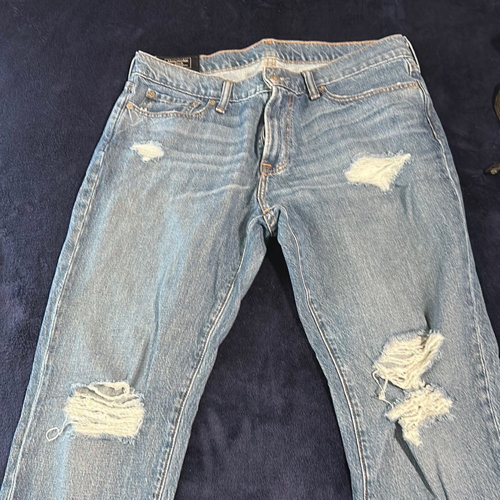Abercrombie & Fitch ripped Jeans